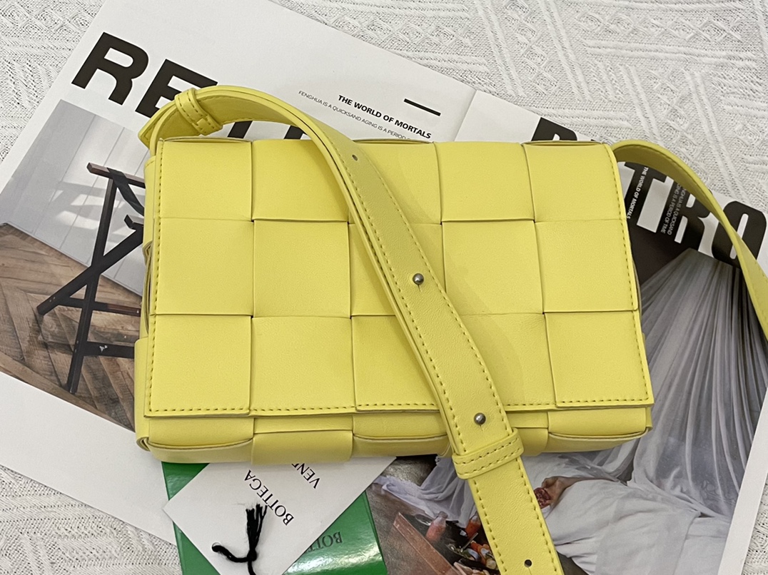 Cassette Intreccio Leather Cross-body Bag Yellow